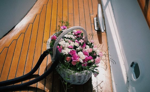 Burial at sea - Flower Basket